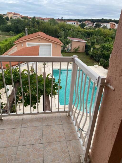 Lovely 3 Bedroom Apartment In Quiet Area W/ Pool PUY 외부 사진